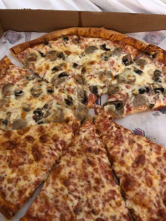 Red Line Pizza and Grill